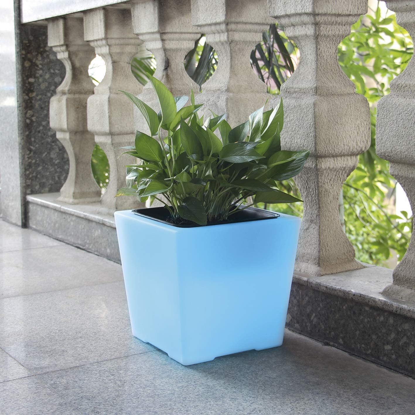 MAXXMEE LED-Blumenkübel | Farbwechsel mit Fernbedienung | Kabelloser Akku-Betrieb | UV-beständig und frostfest [Weiß ] — Ansicht 2